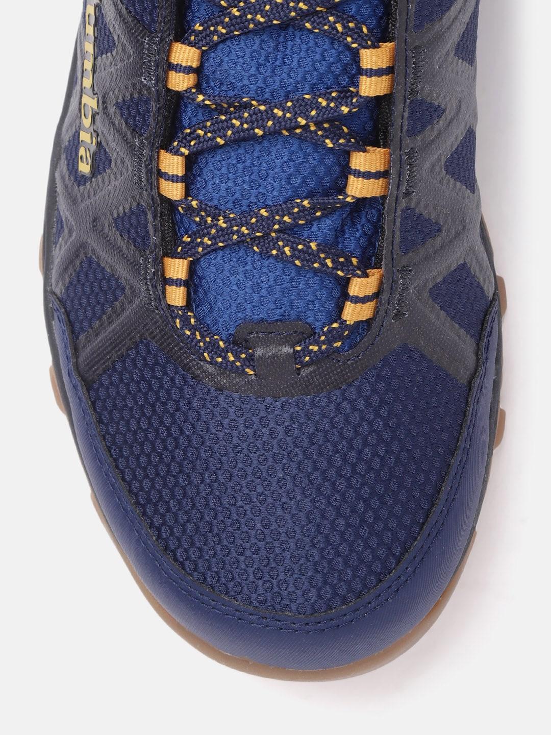 A Men Wearing Columbia Men Blue PEAKFREAK X2 OUTDRY