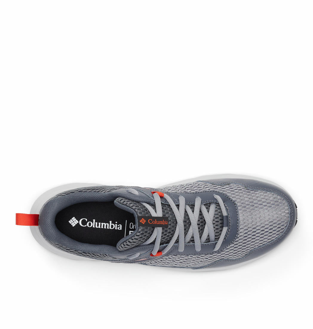 A Men Wearing Columbia Men Grey PLATEAU