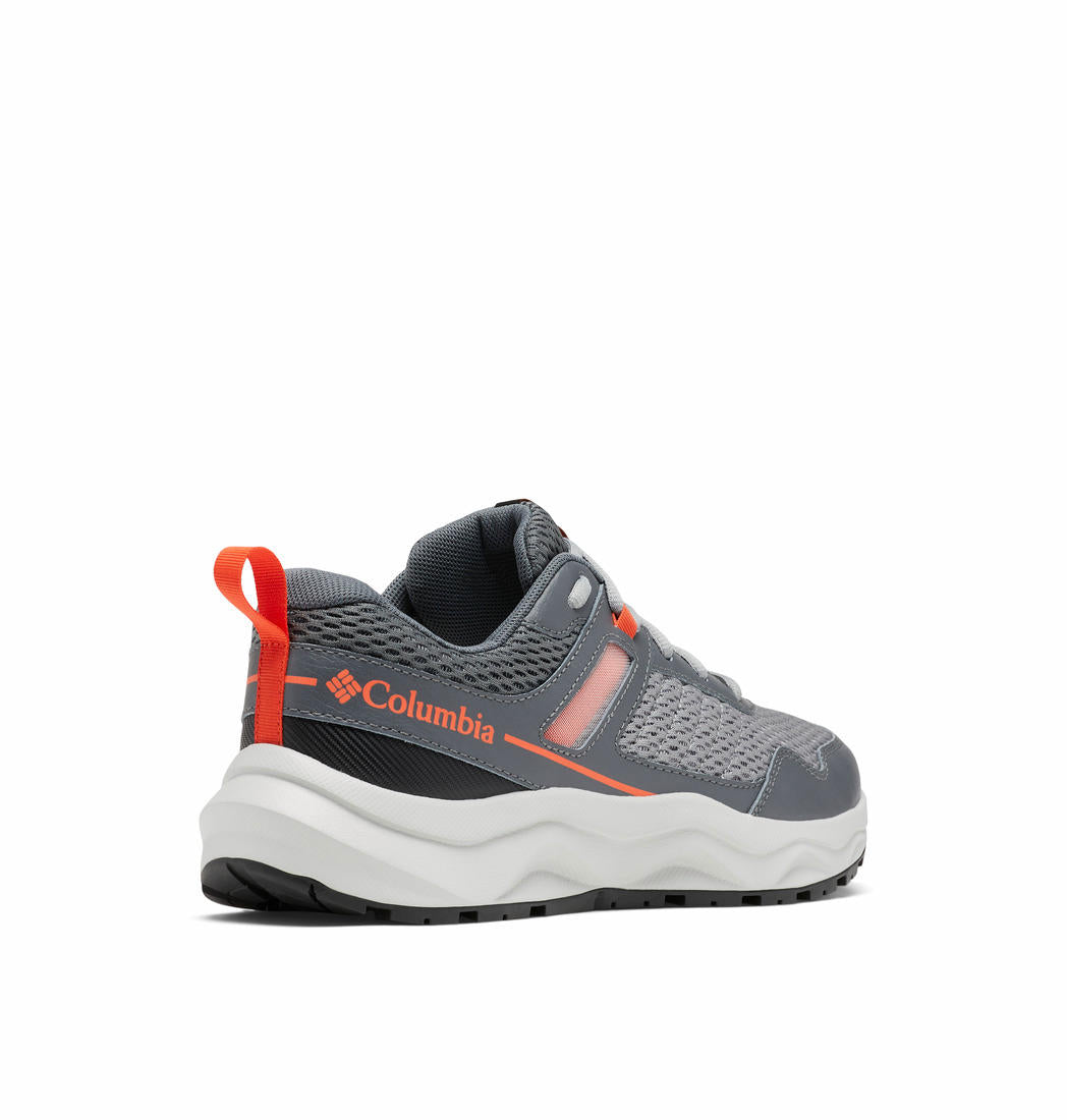 A Men Wearing Columbia Men Grey PLATEAU