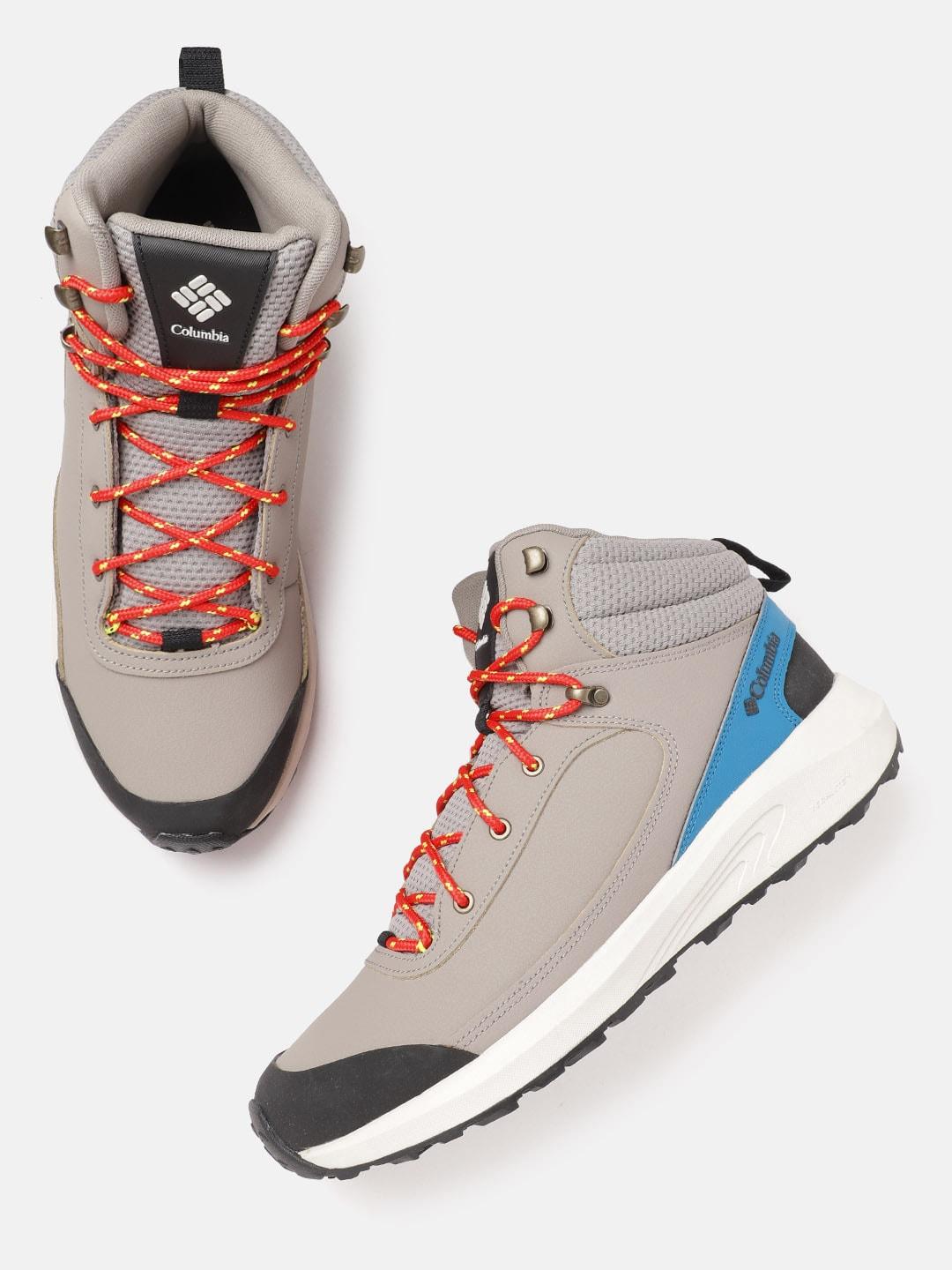 A Men Wearing Columbia Men Black TRAILSTORM PEAK MID