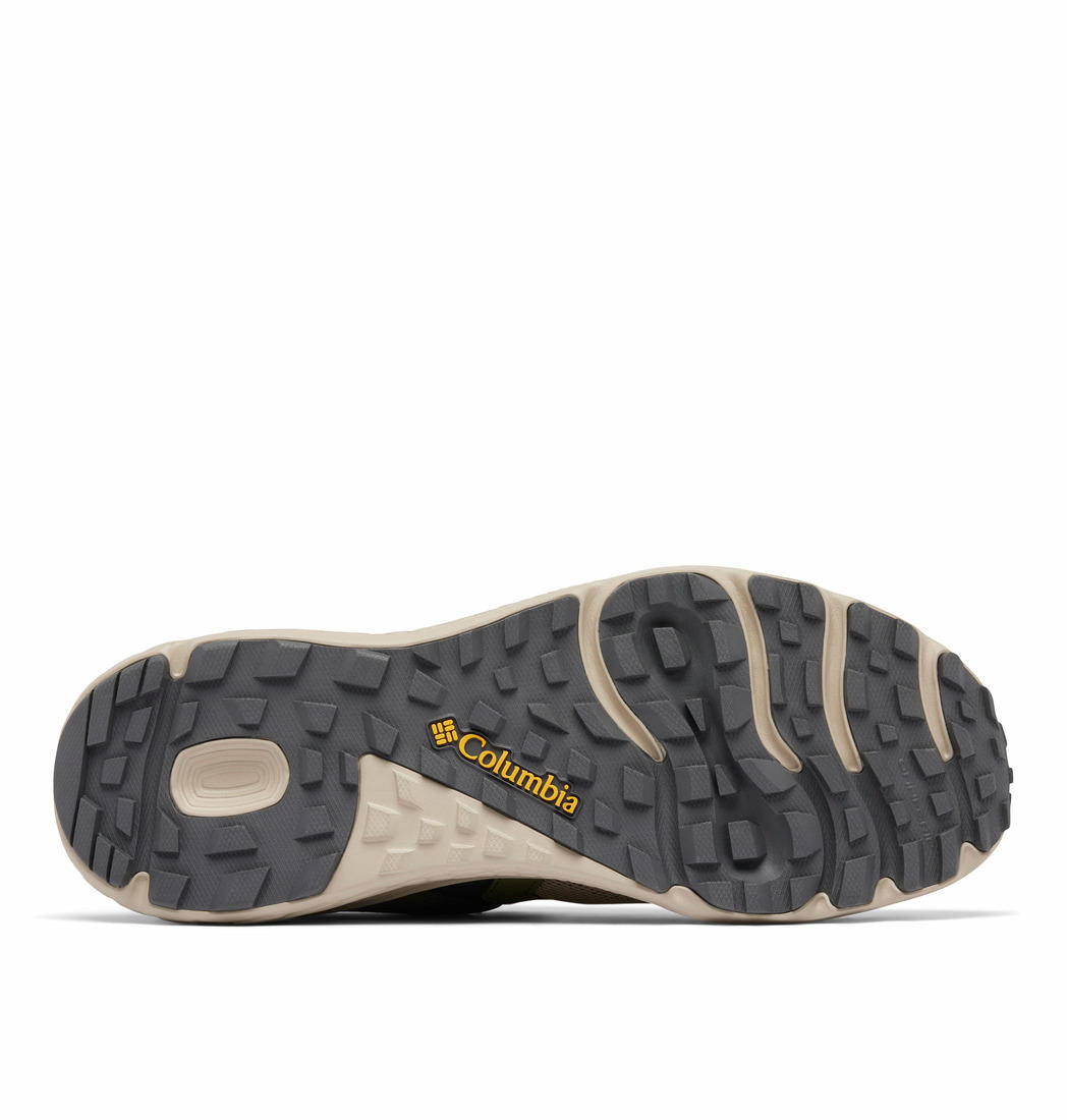 A Men Wearing Columbia Men Green KONOS LOW