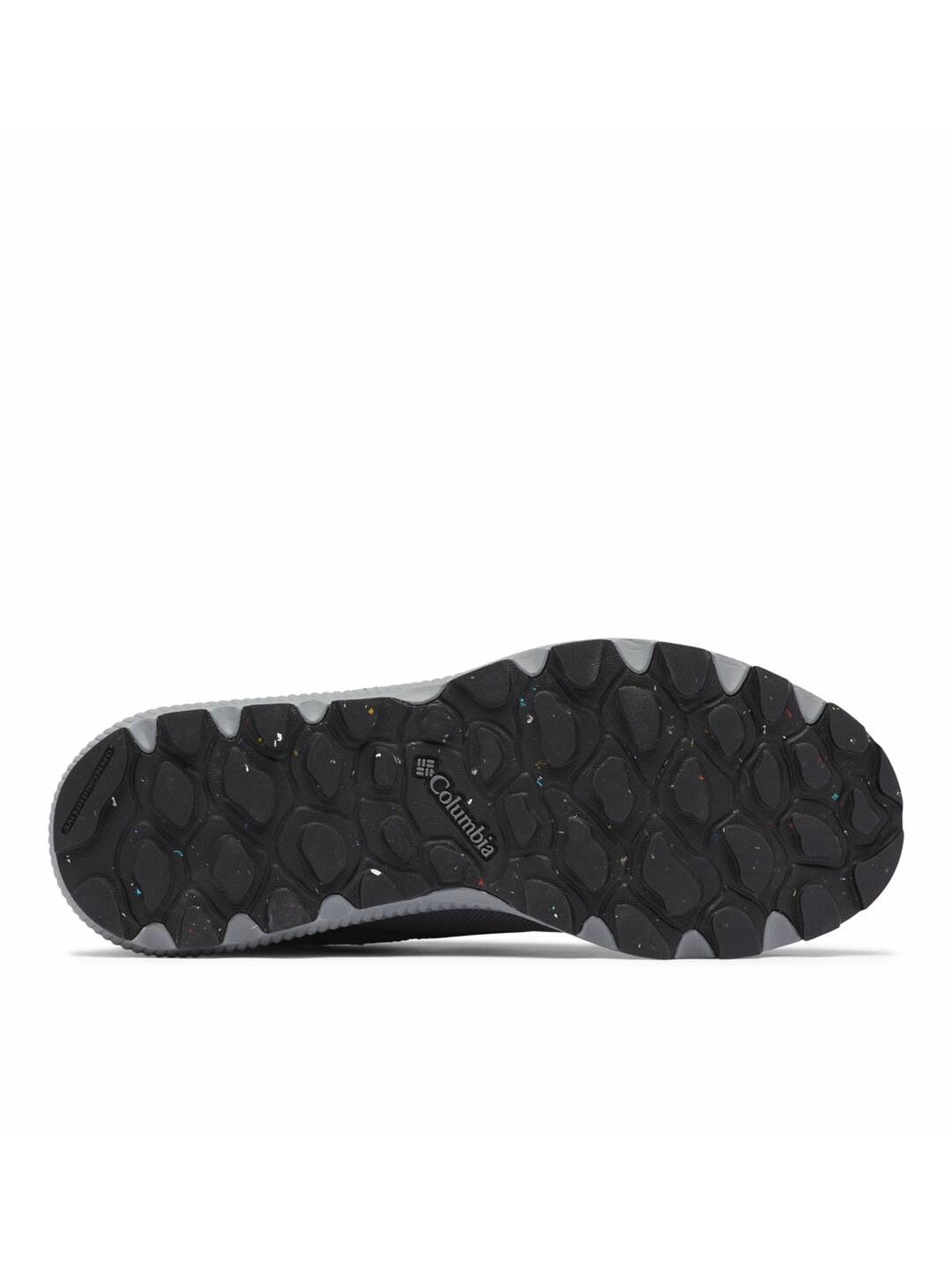 A Men Wearing Columbia Men Grey RE-PEAK MID