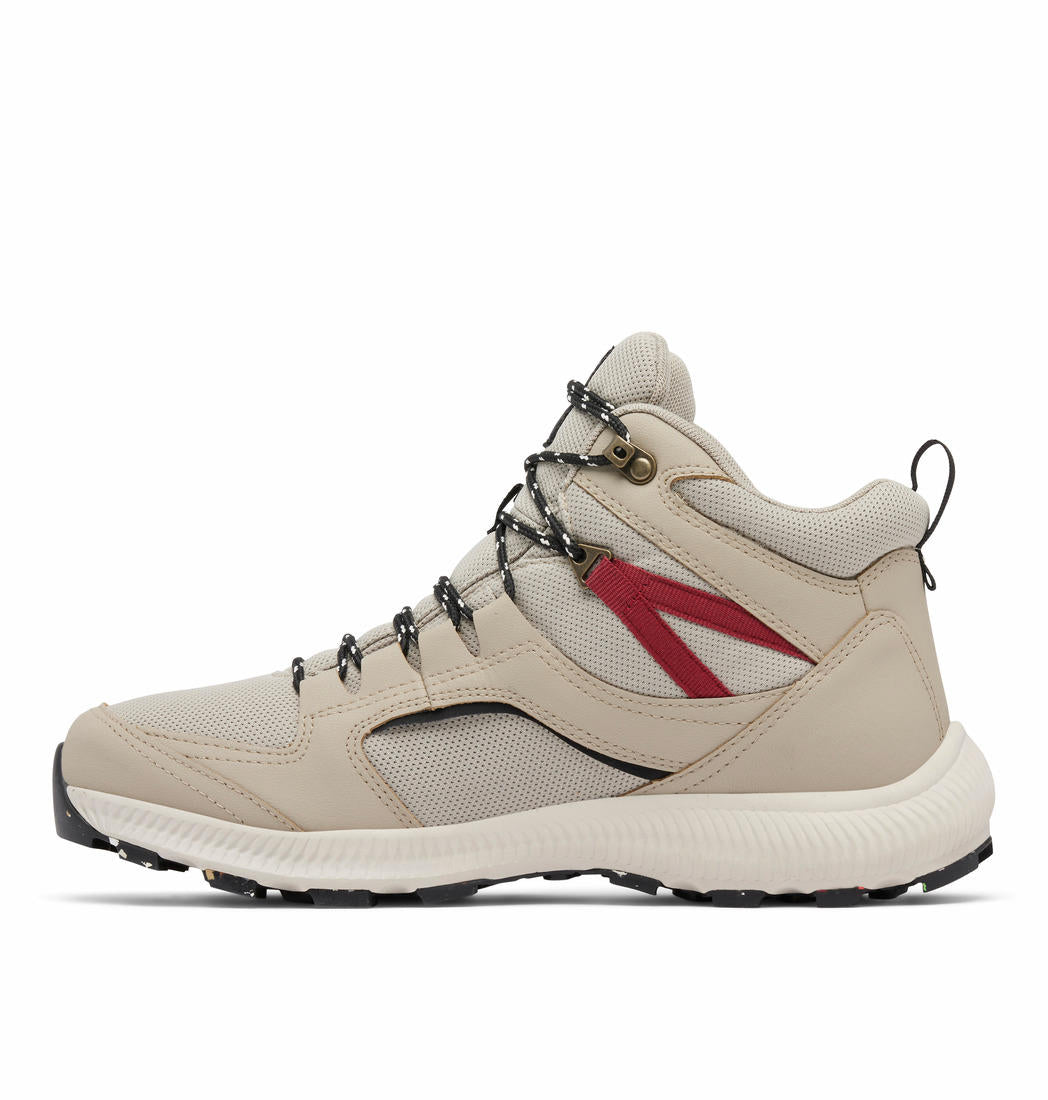 A Men Wearing Columbia Men Beige RE-PEAK MID