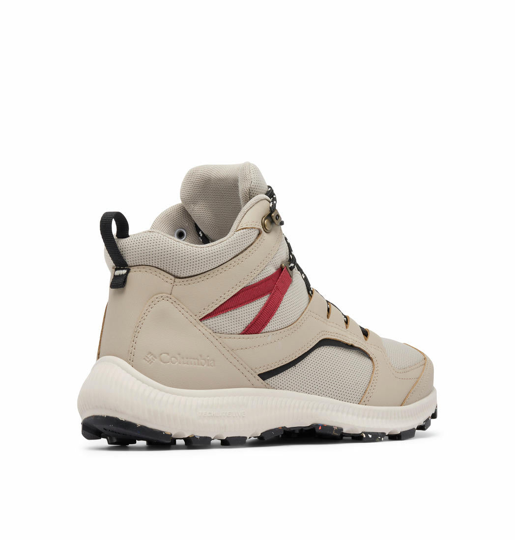 A Men Wearing Columbia Men Beige RE-PEAK MID