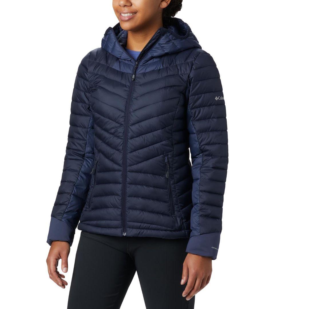 A Women Wearing Columbia Women Navy Blue Windgates Hooded Jacket