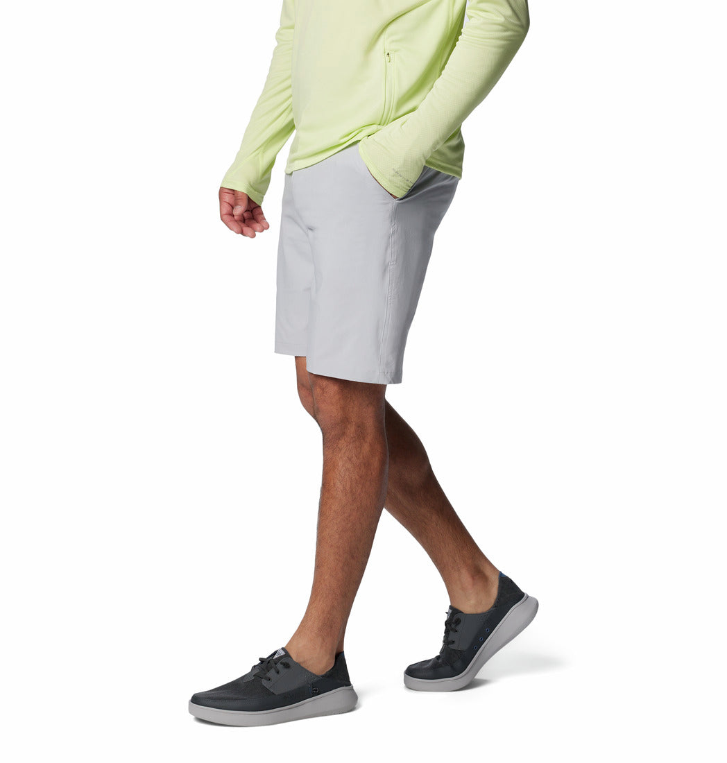 A Men Wearing Columbia Men Black Terminal Tackle II Short (Sun Protection)