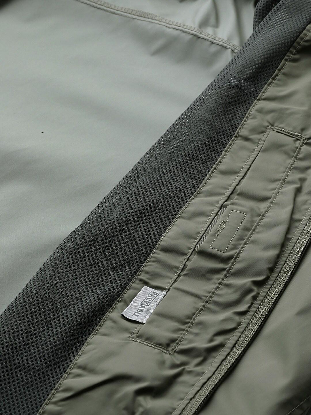 A Men Wearing Columbia Men Green Glennaker Lake Rain Jacket