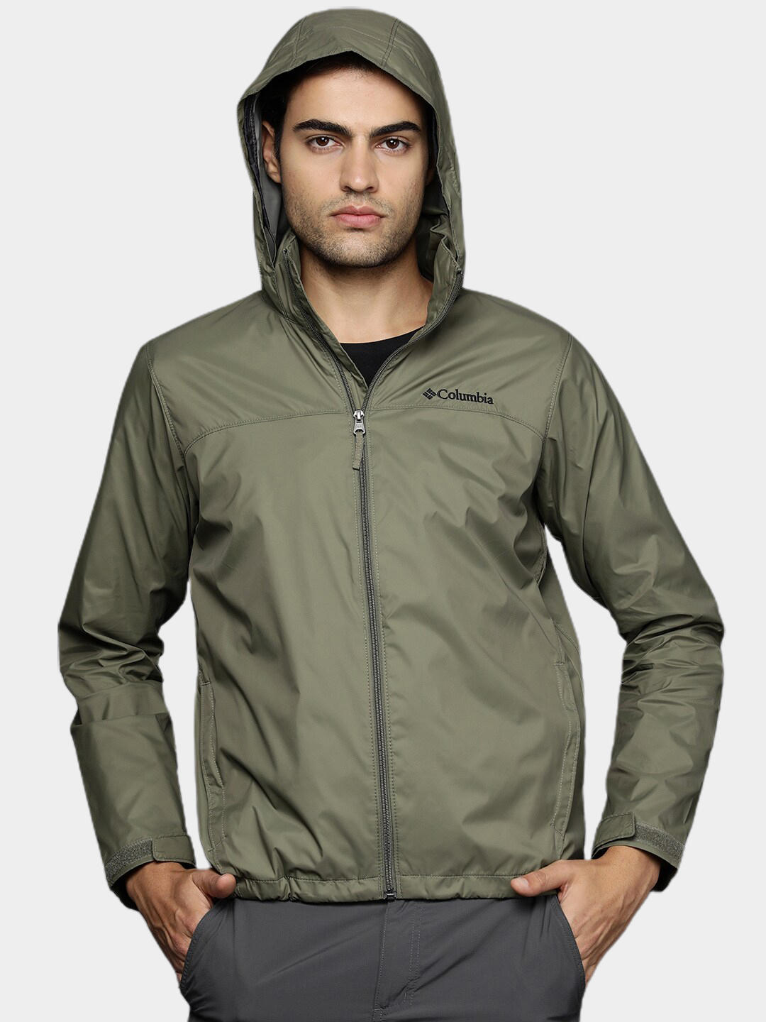 A Men Wearing Columbia Men Green Glennaker Lake Rain Jacket