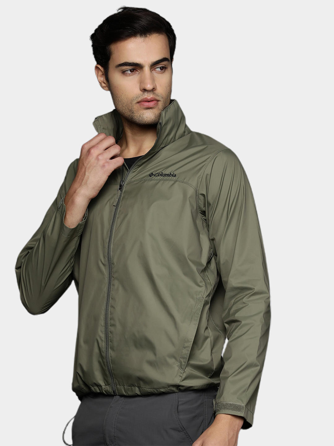 A Men Wearing Columbia Men Green Glennaker Lake Rain Jacket