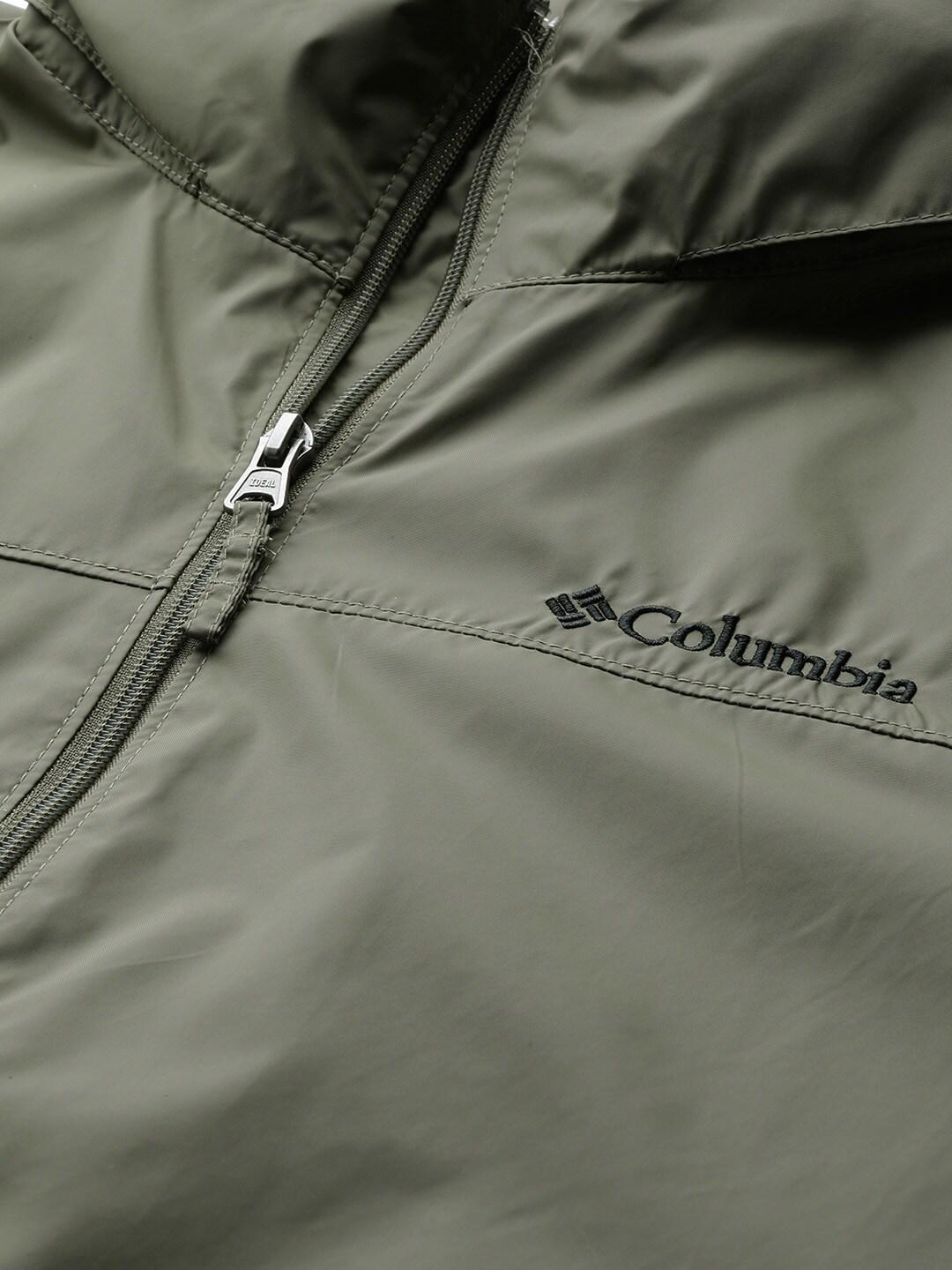 A Men Wearing Columbia Men Green Glennaker Lake Rain Jacket