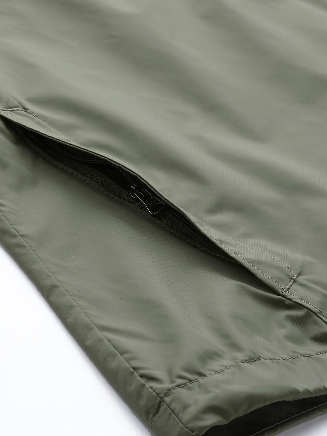 A Men Wearing Columbia Men Green Glennaker Lake Rain Jacket