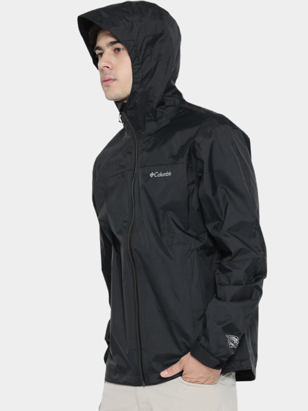 A Men Wearing Columbia Men Black EvaPOURation Jacket Waterproof