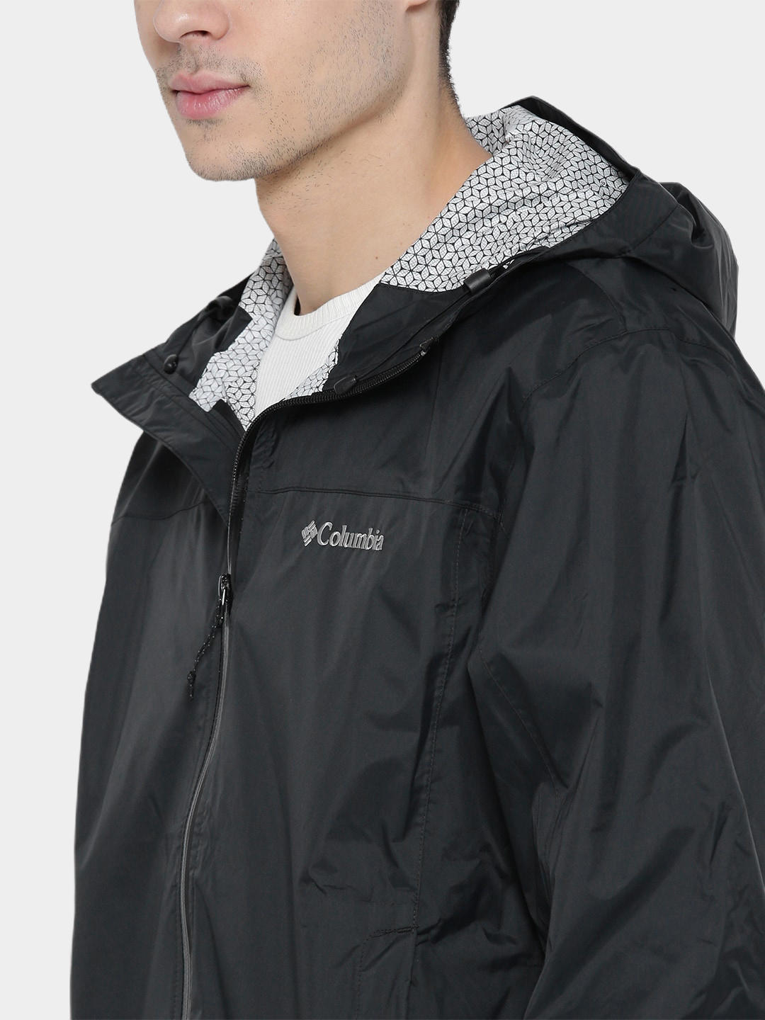 A Men Wearing Columbia Men Black EvaPOURation Jacket Waterproof