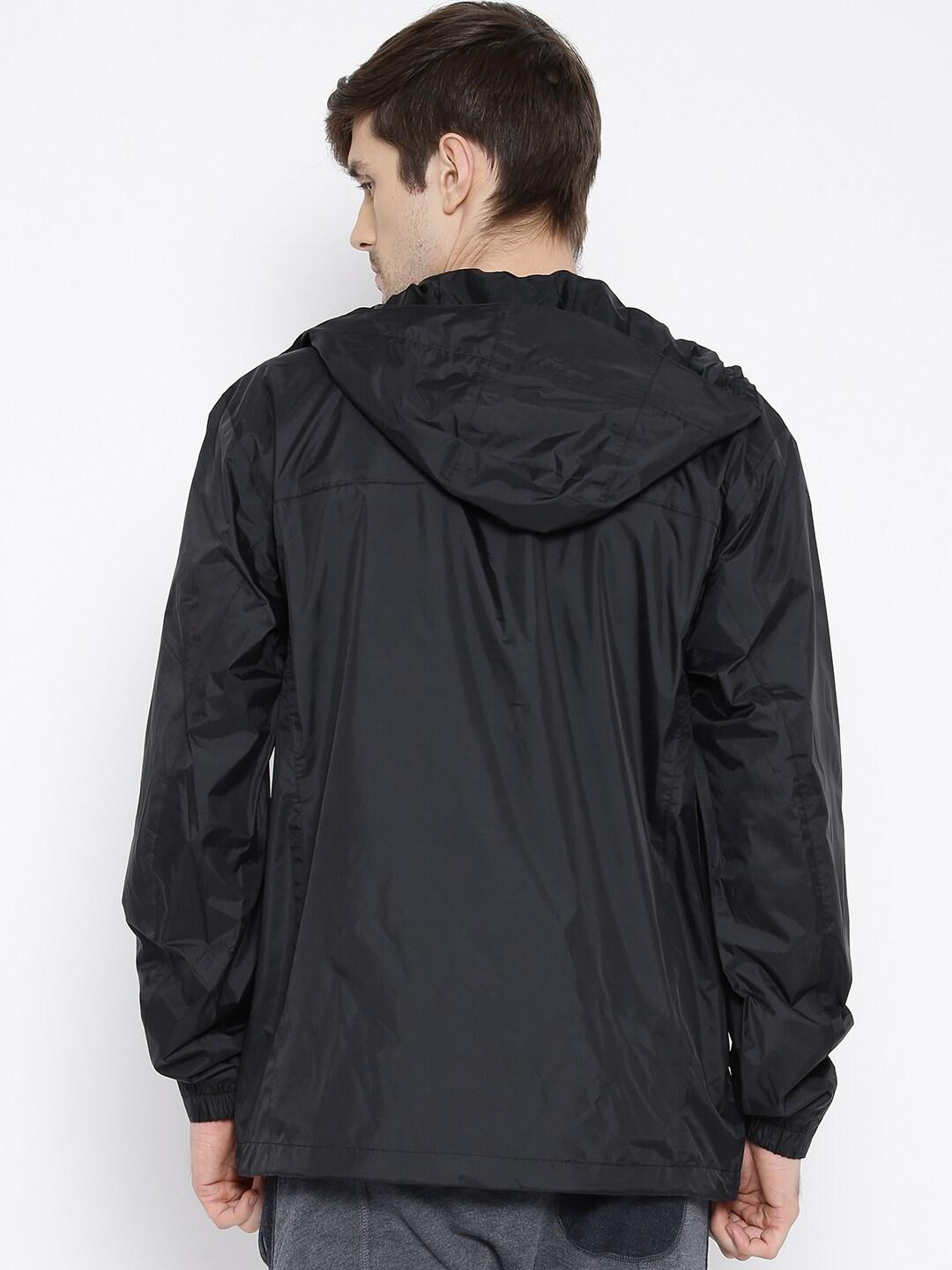 A Men Wearing Columbia Men Black Watertight II Jacket Waterproof