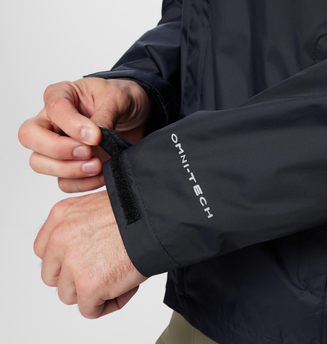 Columbia Mens Black Omni-Tech Watertight II Rain Jacket