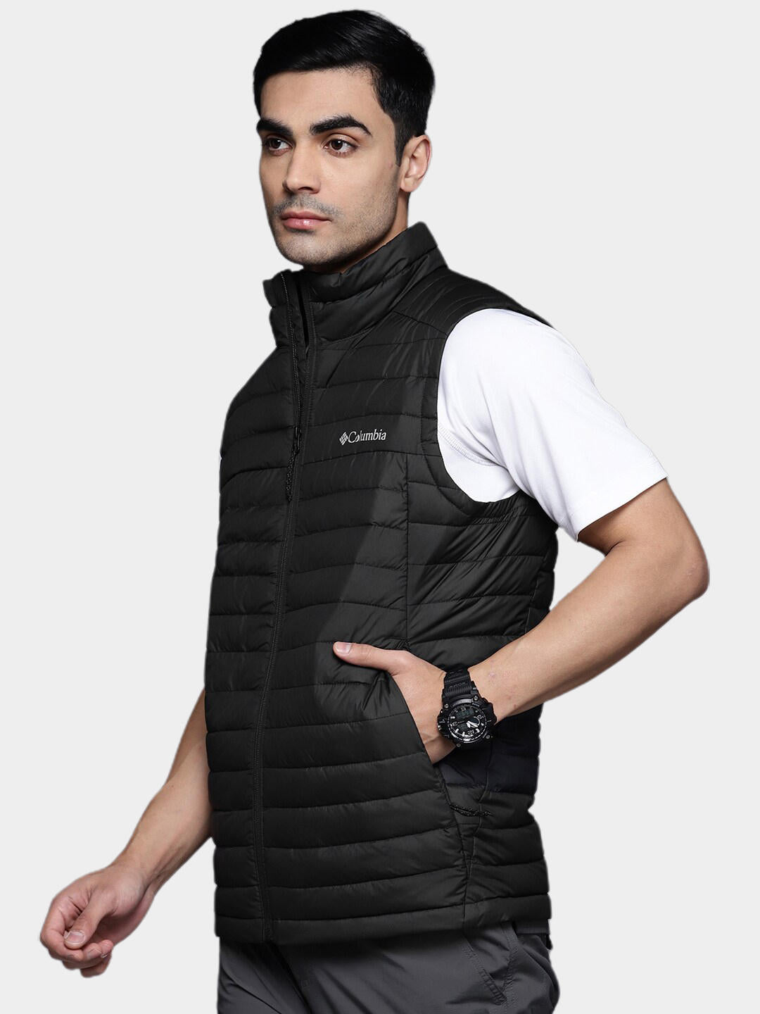 A Men Wearing Columbia Men Black Silver Falls Vest