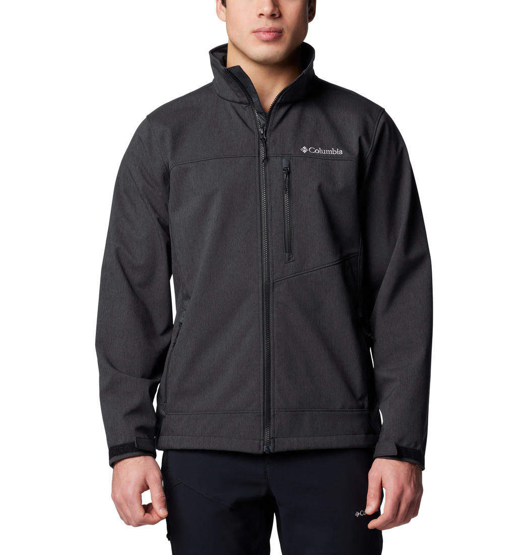 A Men Wearing Columbia Men Black Cruiser Valley II Softshell