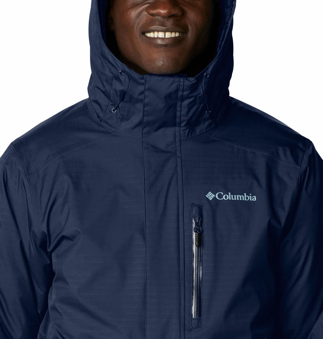 A Men Wearing Columbia Men Blue Oak Harbor II Insulated Jacket