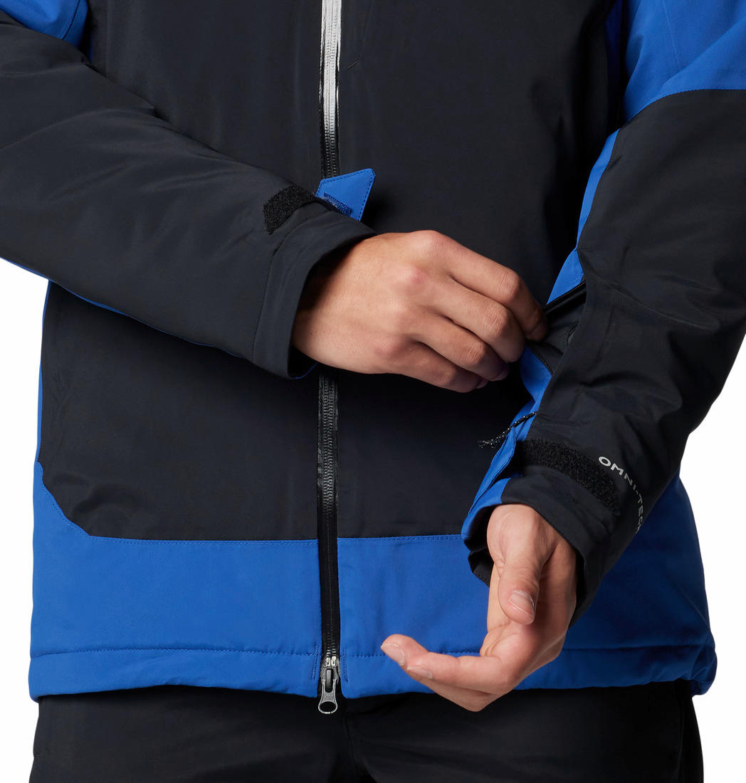 A Men Wearing Columbia Men Black Cirque Bowl Jacket