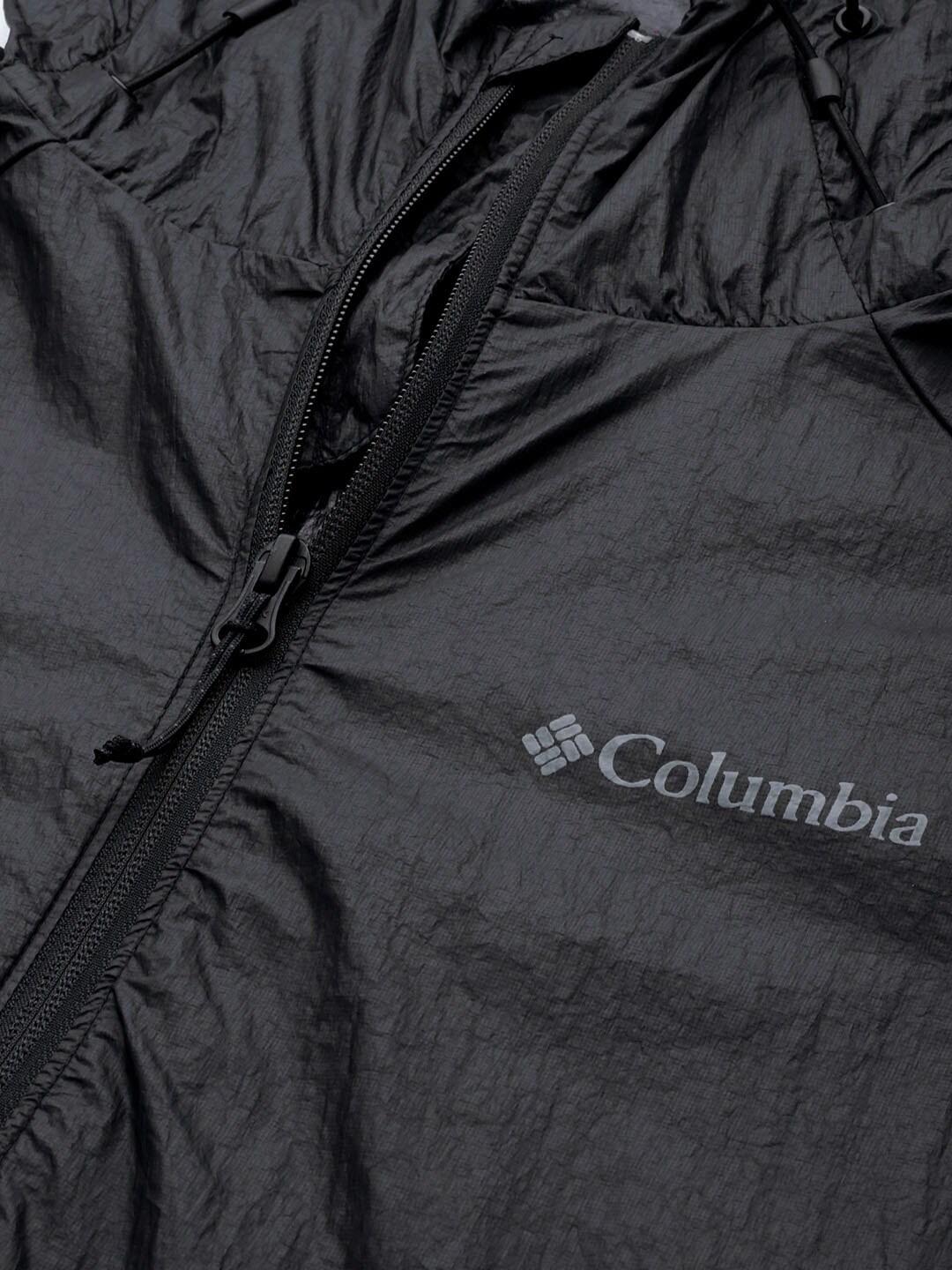 A Men Wearing Columbia Men Black Loop Trail Windbreaker (Sun Protection)