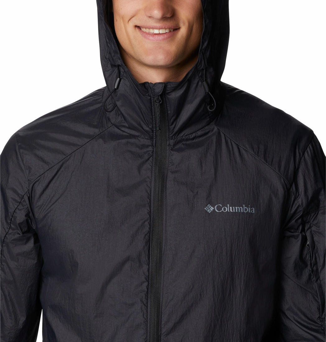 A Men Wearing Columbia Men Black Loop Trail Windbreaker (Sun Protection)