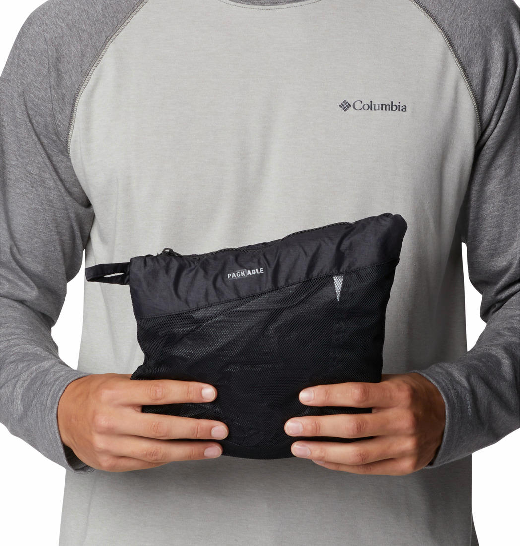 A Men Wearing Columbia Men Black Loop Trail Windbreaker (Sun Protection)