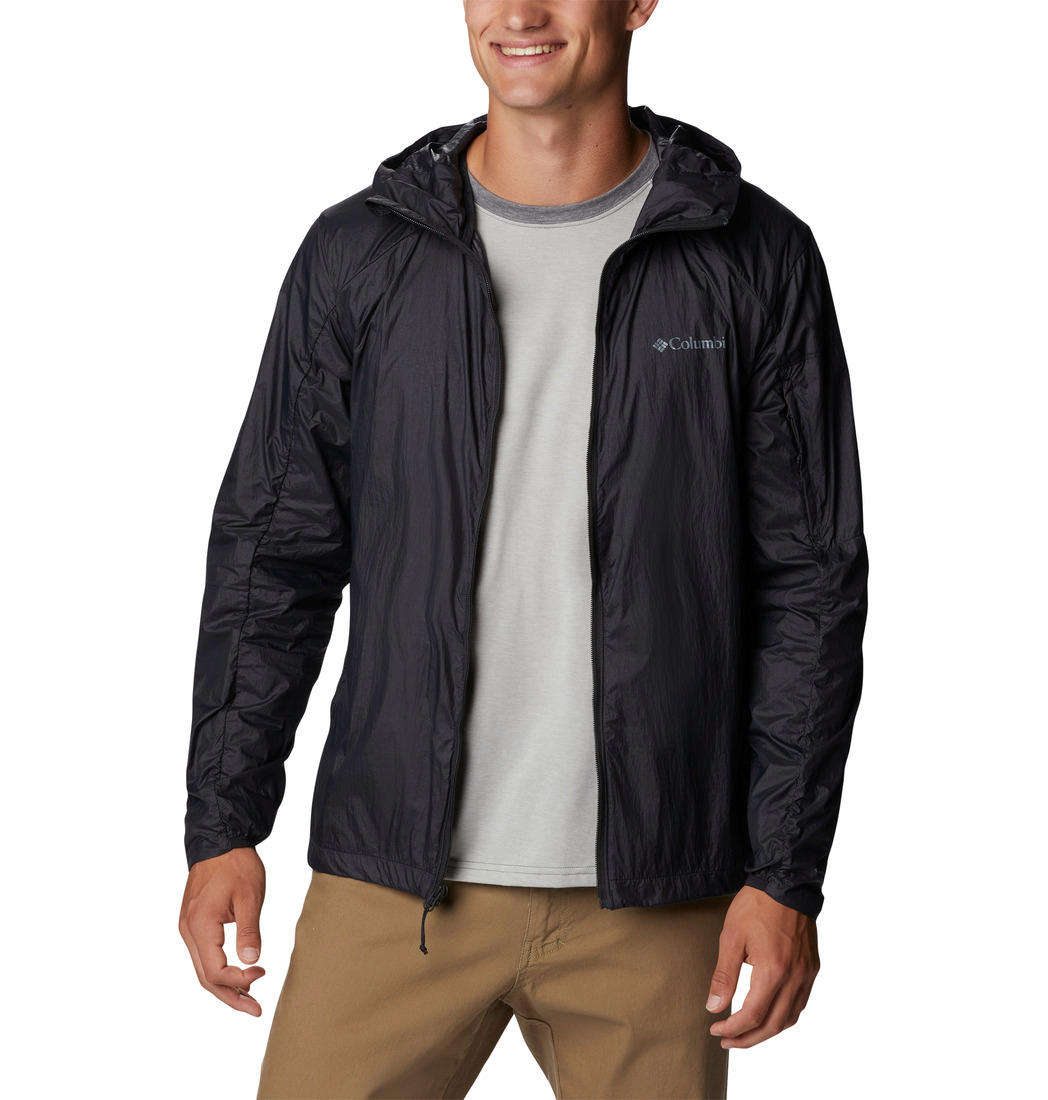A Men Wearing Columbia Men Black Loop Trail Windbreaker (Sun Protection)