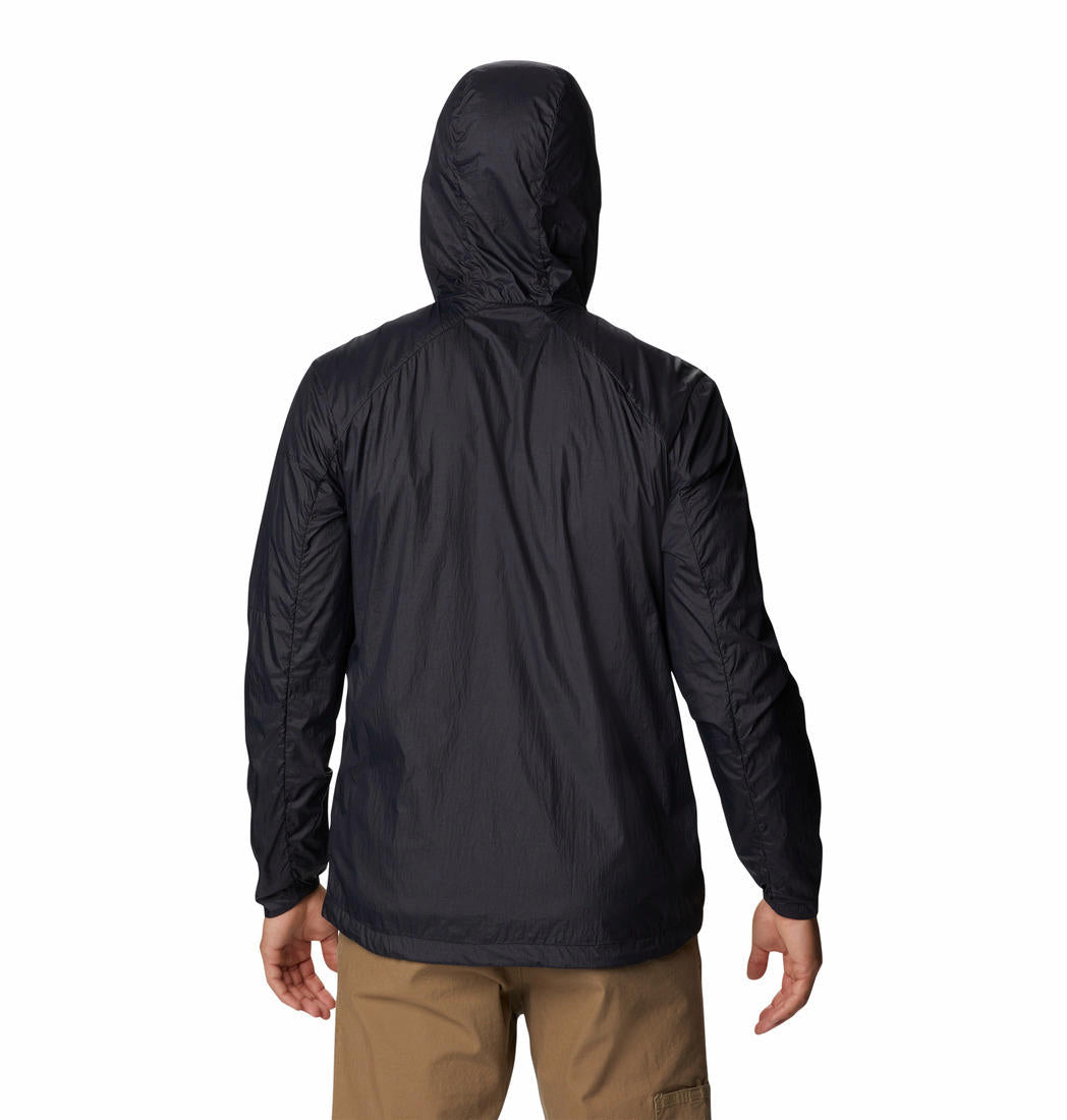 A Men Wearing Columbia Men Black Loop Trail Windbreaker (Sun Protection)