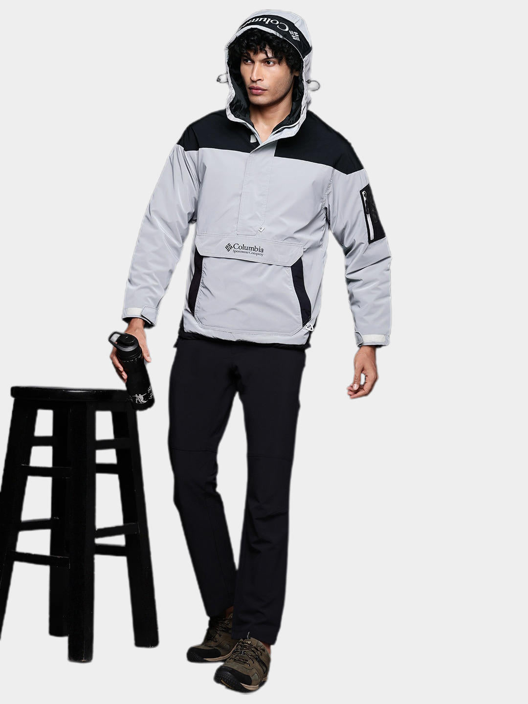 A Men Wearing Columbia Men Grey Challenger Remastered Pullover
