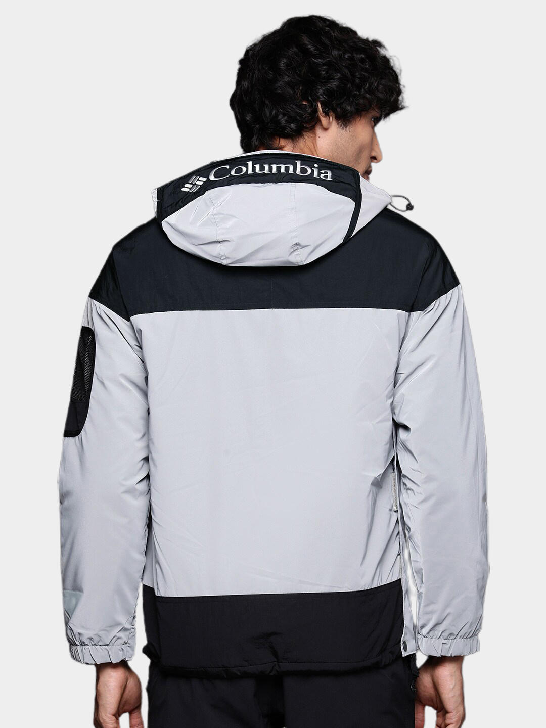 A Men Wearing Columbia Men Grey Challenger Remastered Pullover