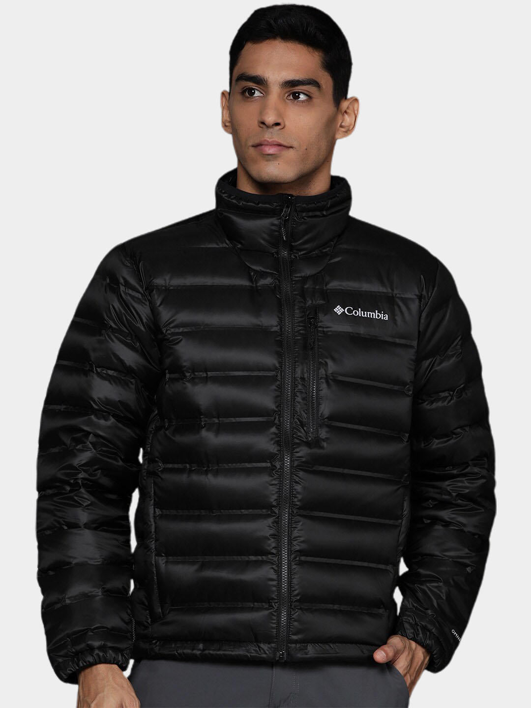 A Men Wearing Columbia Men Black Pebble Peak Down Jacket
