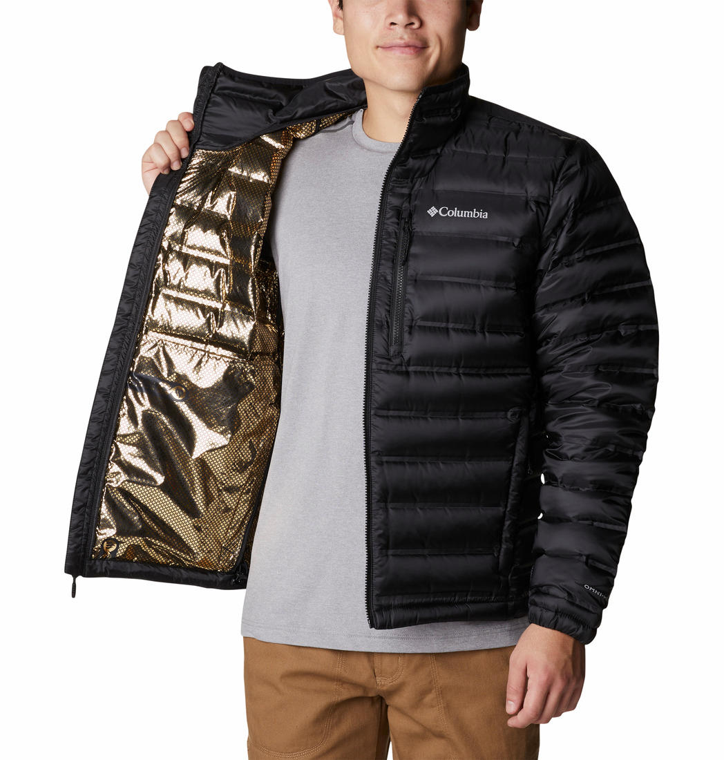 A Men Wearing Columbia Men Black Pebble Peak Down Jacket