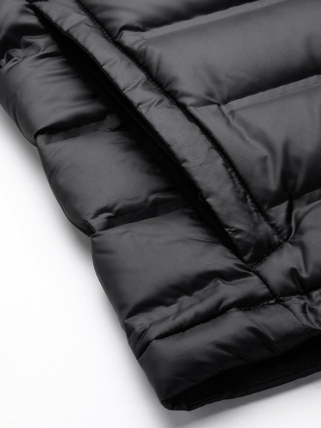 A Men Wearing Columbia Men Black Pebble Peak Down Jacket