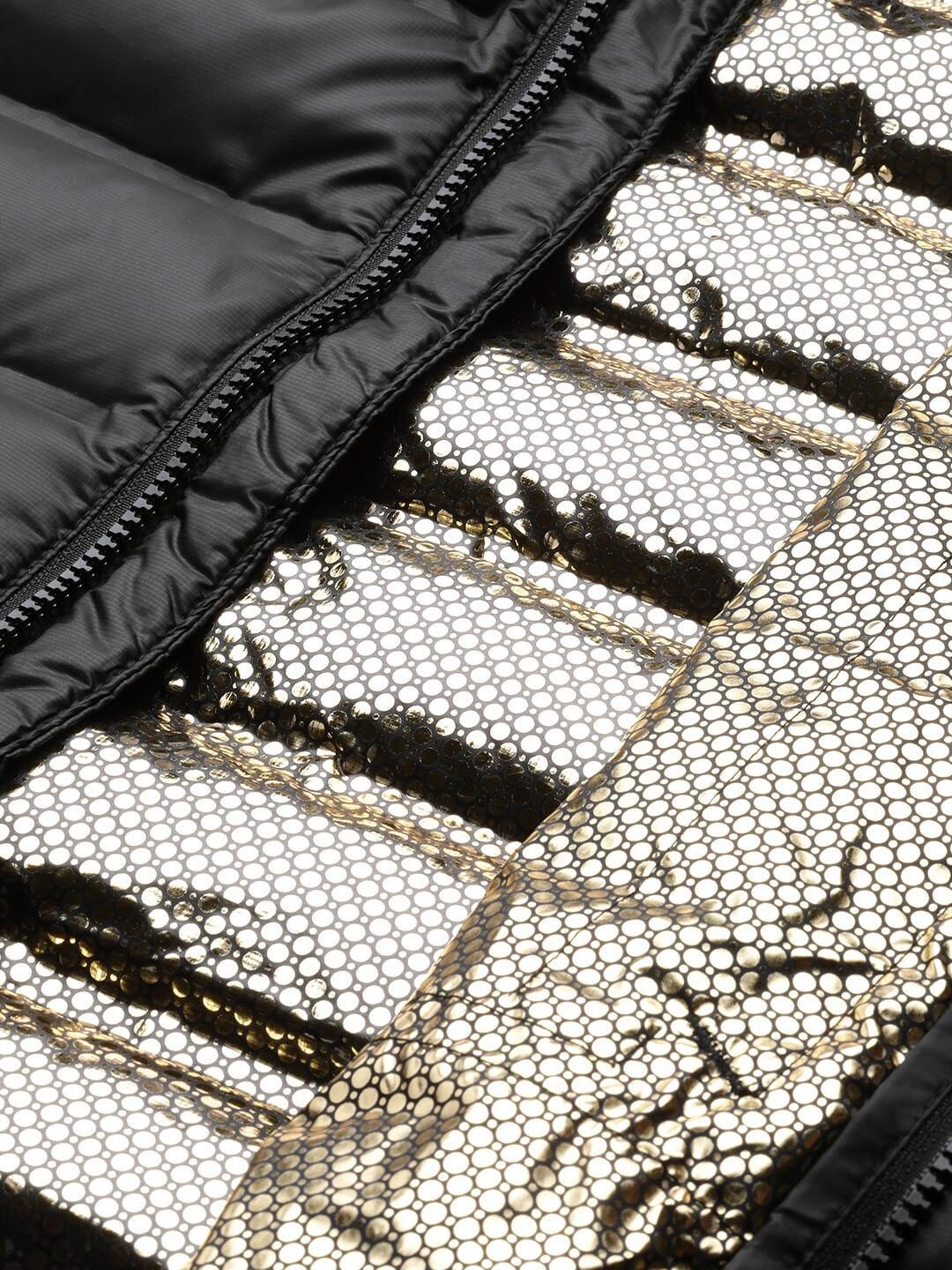 A Men Wearing Columbia Men Black Pebble Peak Down Jacket