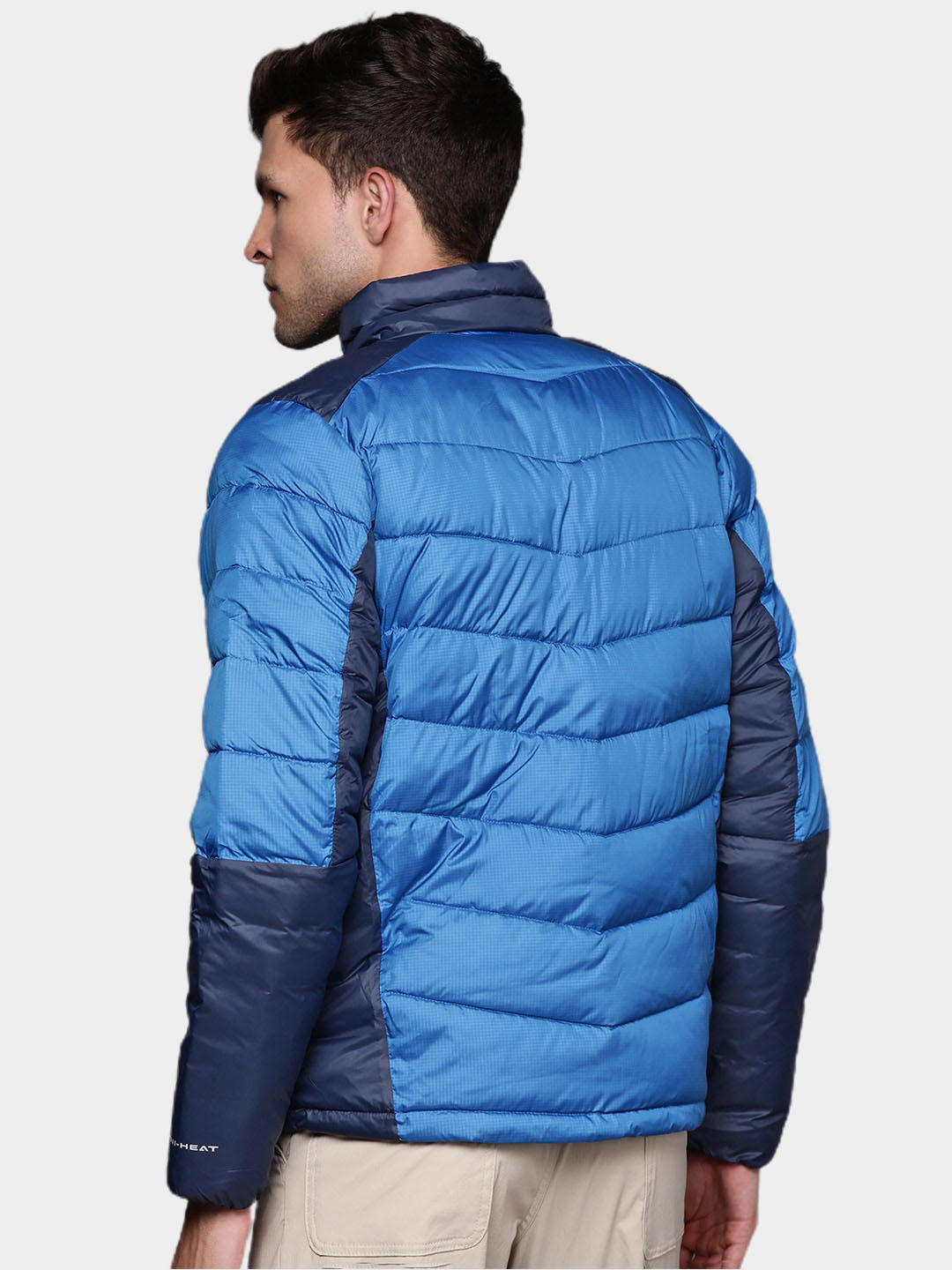 A Men Wearing Columbia Men Blue Labyrinth Loop Jacket