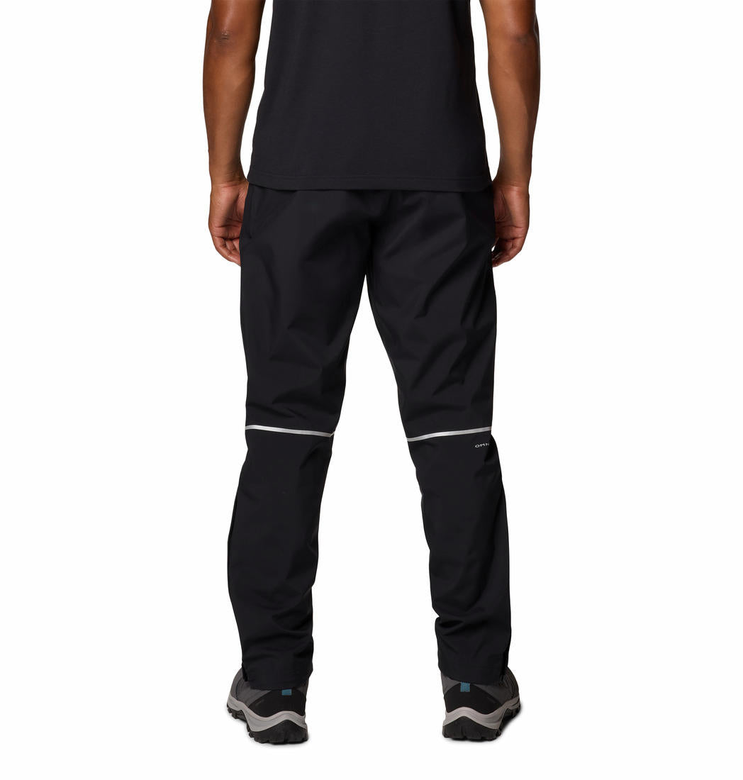 A Men Wearing Columbia Men Black Hazy Trail II Rain Pant