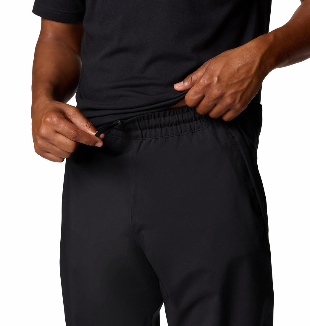 A Men Wearing Columbia Men Black Hazy Trail II Rain Pant