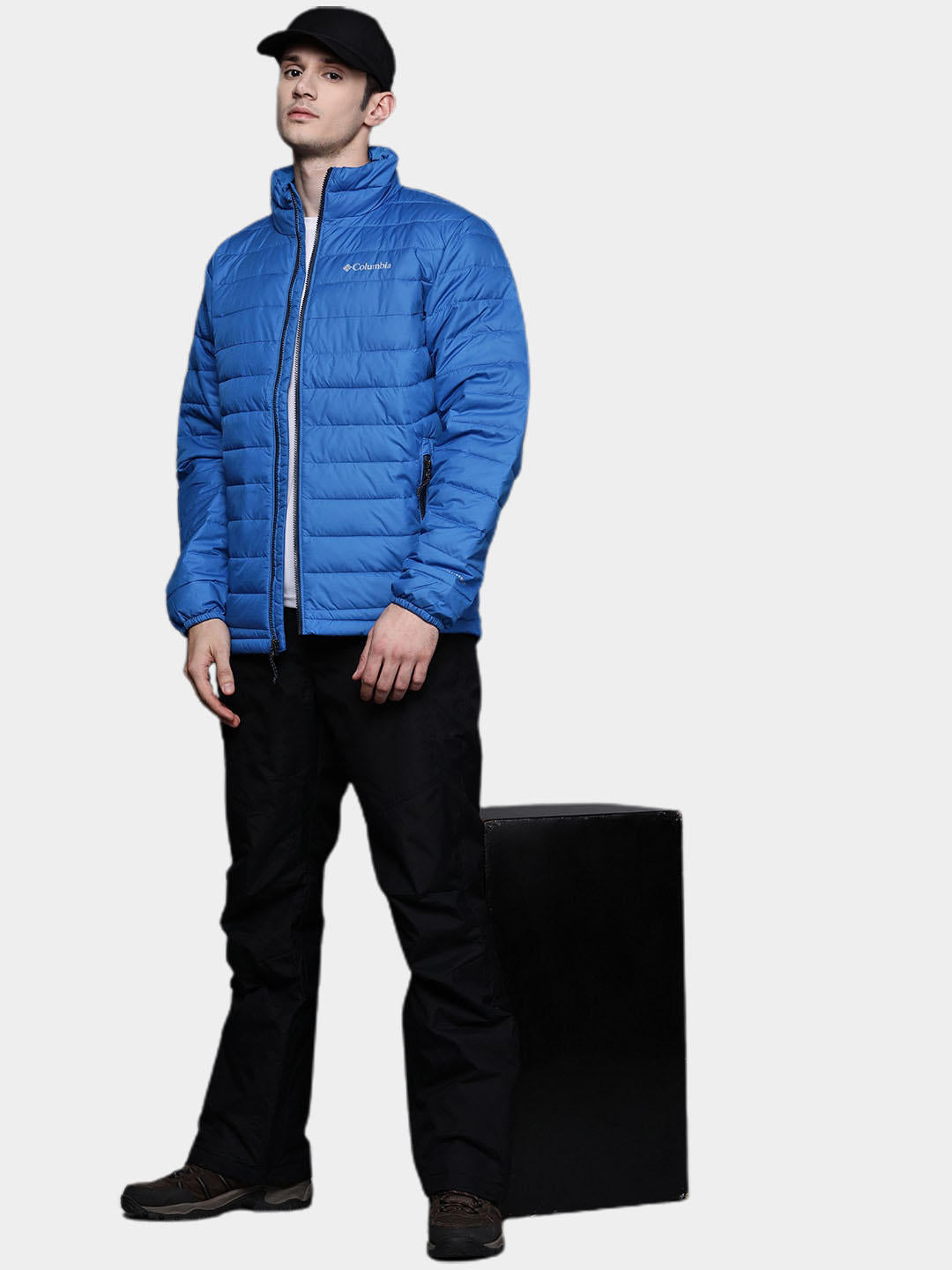 A Men Wearing Columbia Men Blue Powder Lite Jacket