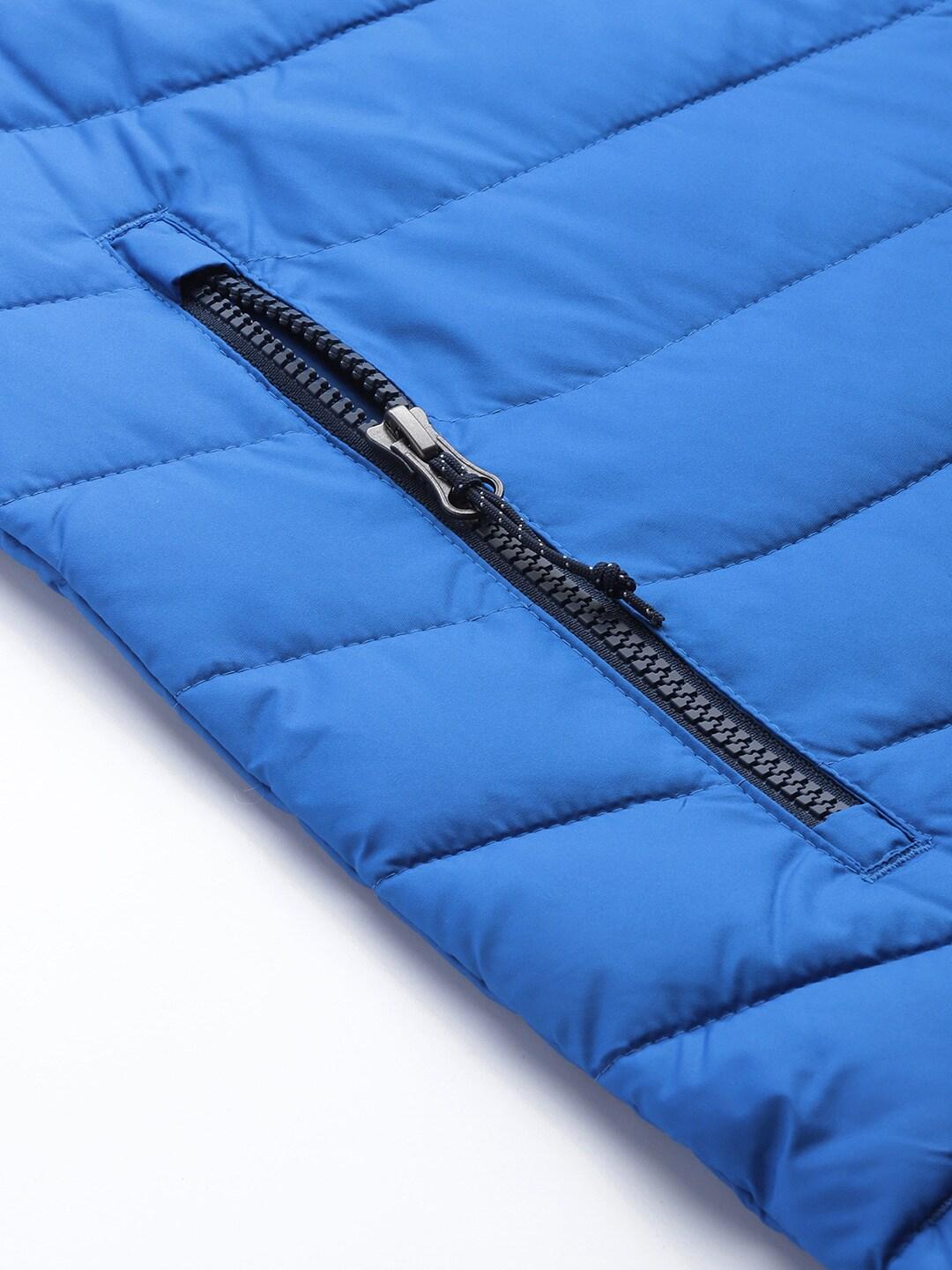 A Men Wearing Columbia Men Blue Powder Lite Jacket