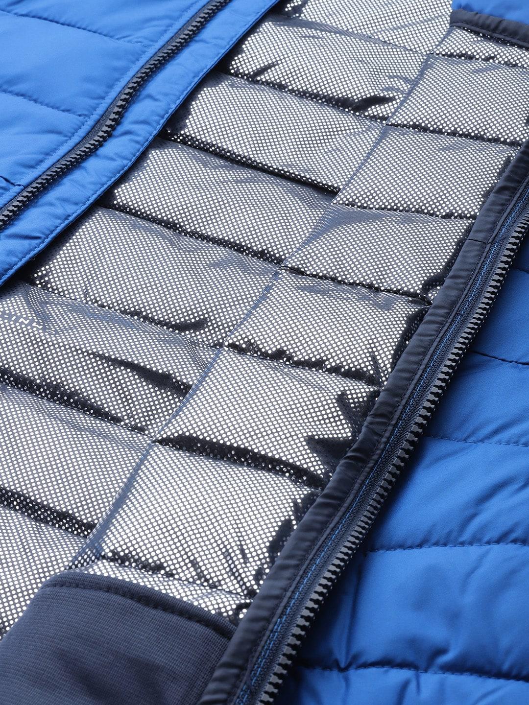 A Men Wearing Columbia Men Blue Powder Lite Jacket