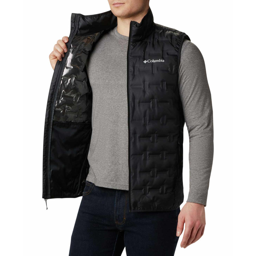 A Men Wearing Columbia Men Black Delta Ridge Down Vest