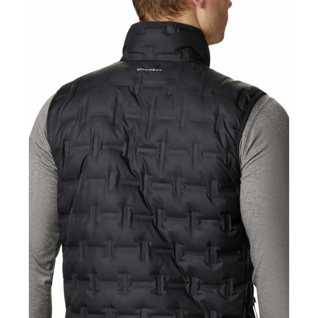 A Men Wearing Columbia Men Black Delta Ridge Down Vest