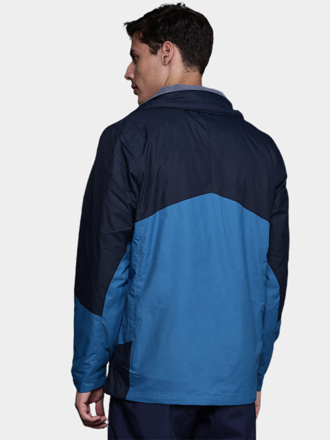A Men Wearing Columbia Men Blue Bugaboo II Fleece Interchange Jacket