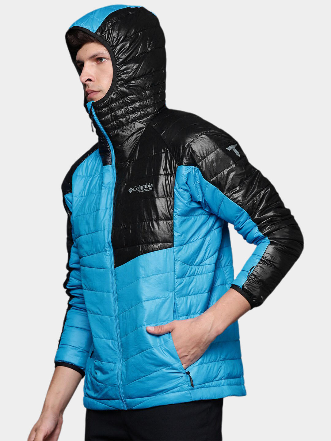 A Men Wearing Columbia Men Blue Platinum Peak Hooded Jacket