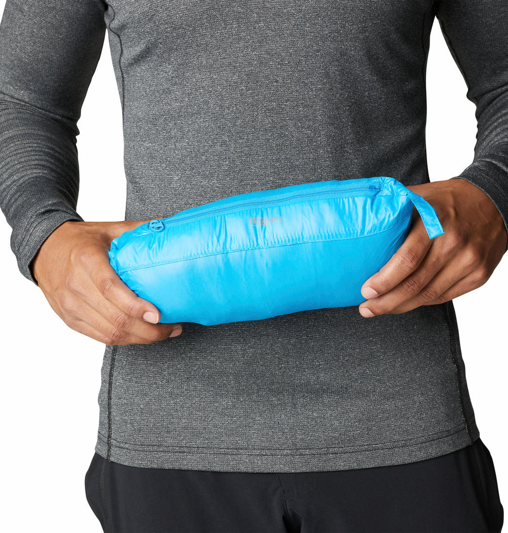 A Men Wearing Columbia Men Blue Platinum Peak Hooded Jacket