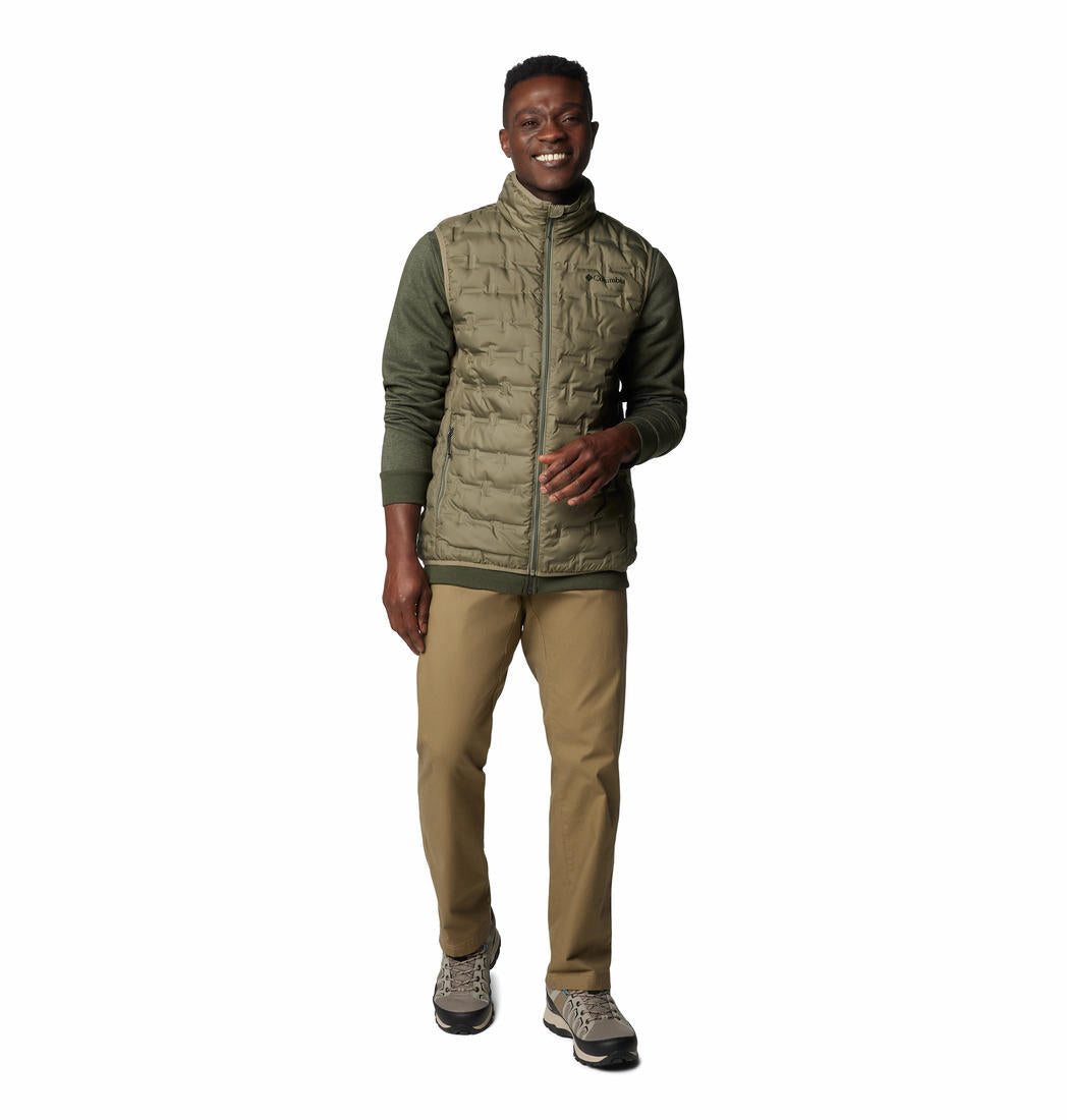 A Men Wearing Columbia Men Green Delta Ridge II Down Vest