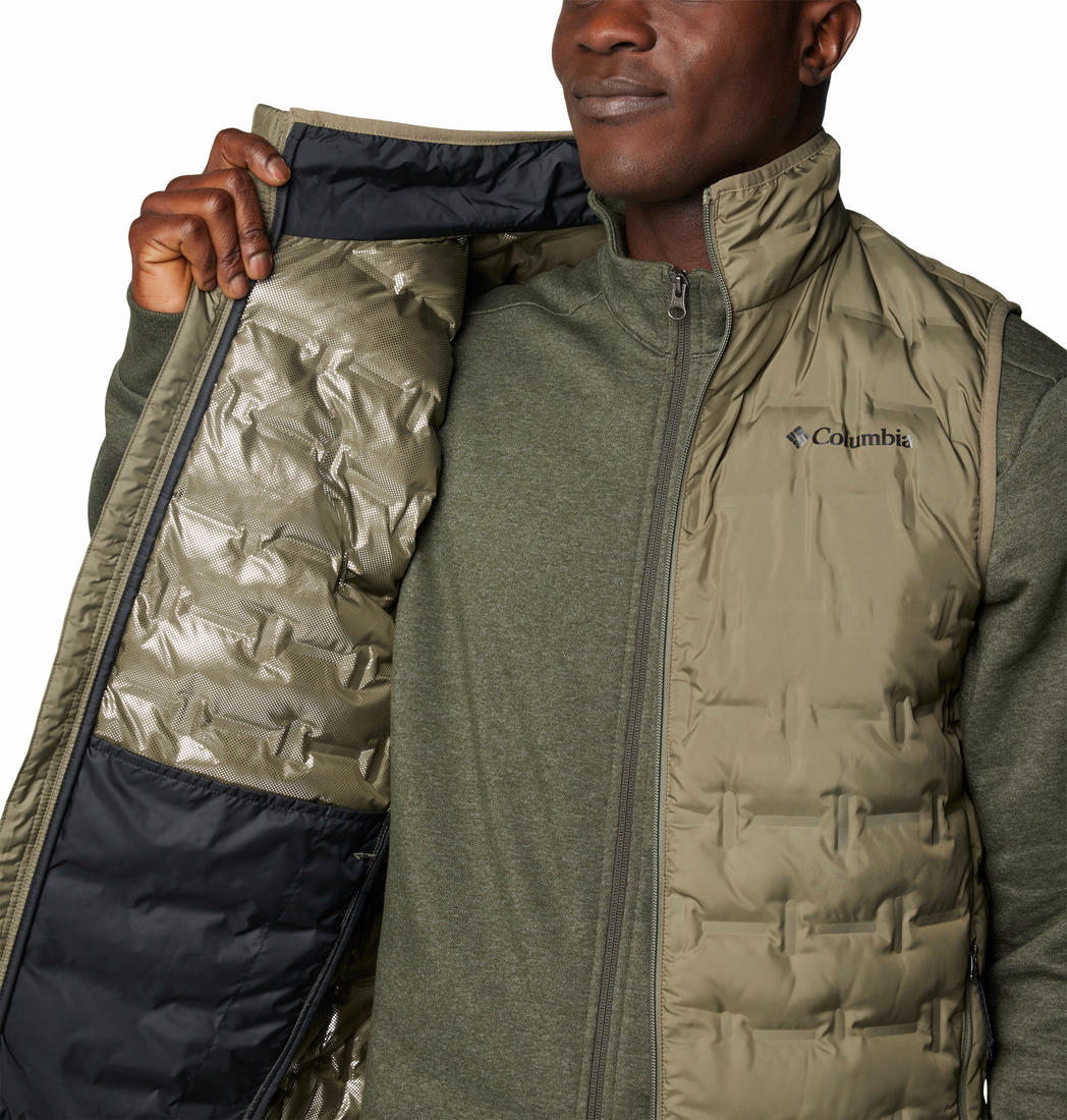 A Men Wearing Columbia Men Green Delta Ridge II Down Vest