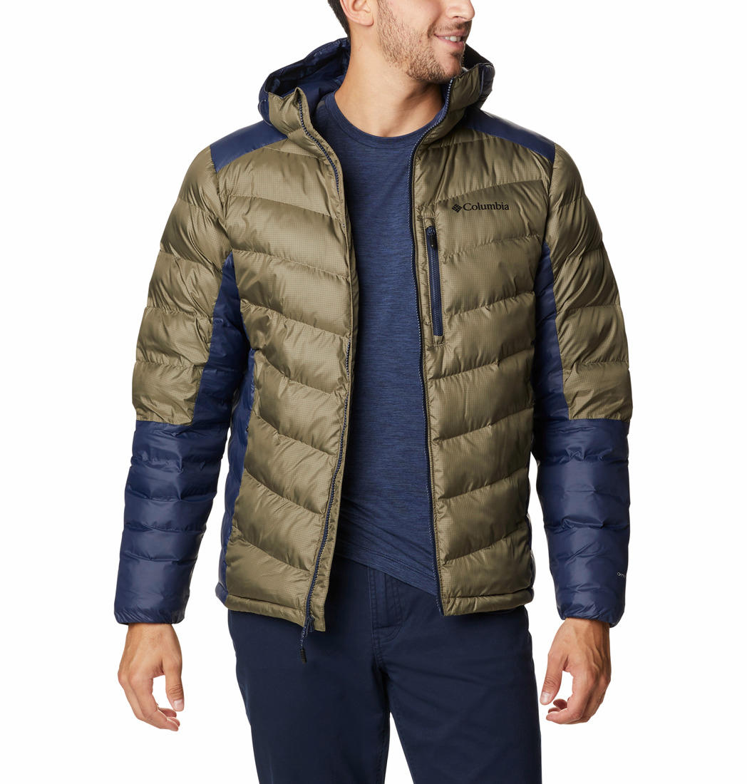 A Men Wearing Columbia Men Green Labyrinth Loop Hooded Jacket