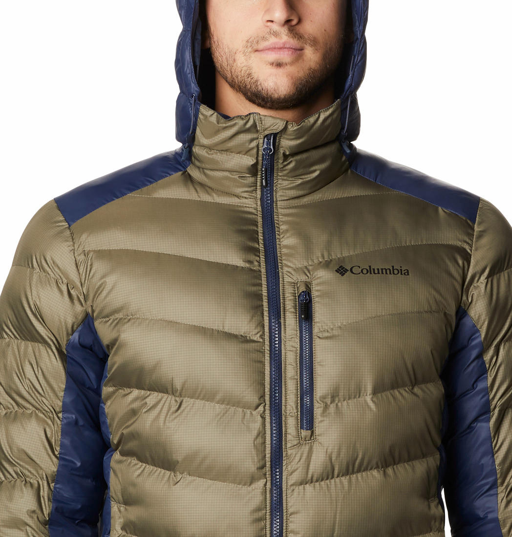 A Men Wearing Columbia Men Green Labyrinth Loop Hooded Jacket