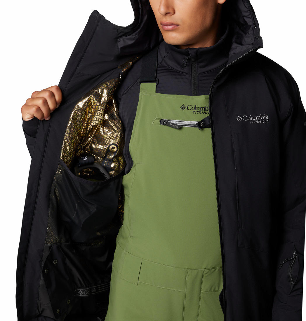 A Men Wearing Columbia Men Black Highland Summit II Jacket